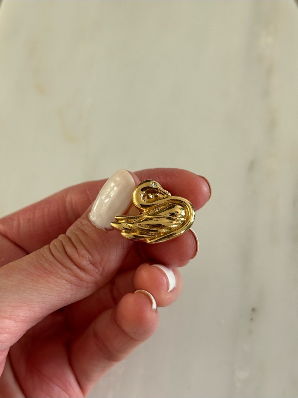 Vintage Gold Swan Pin Brooch - Picture 3 of 8